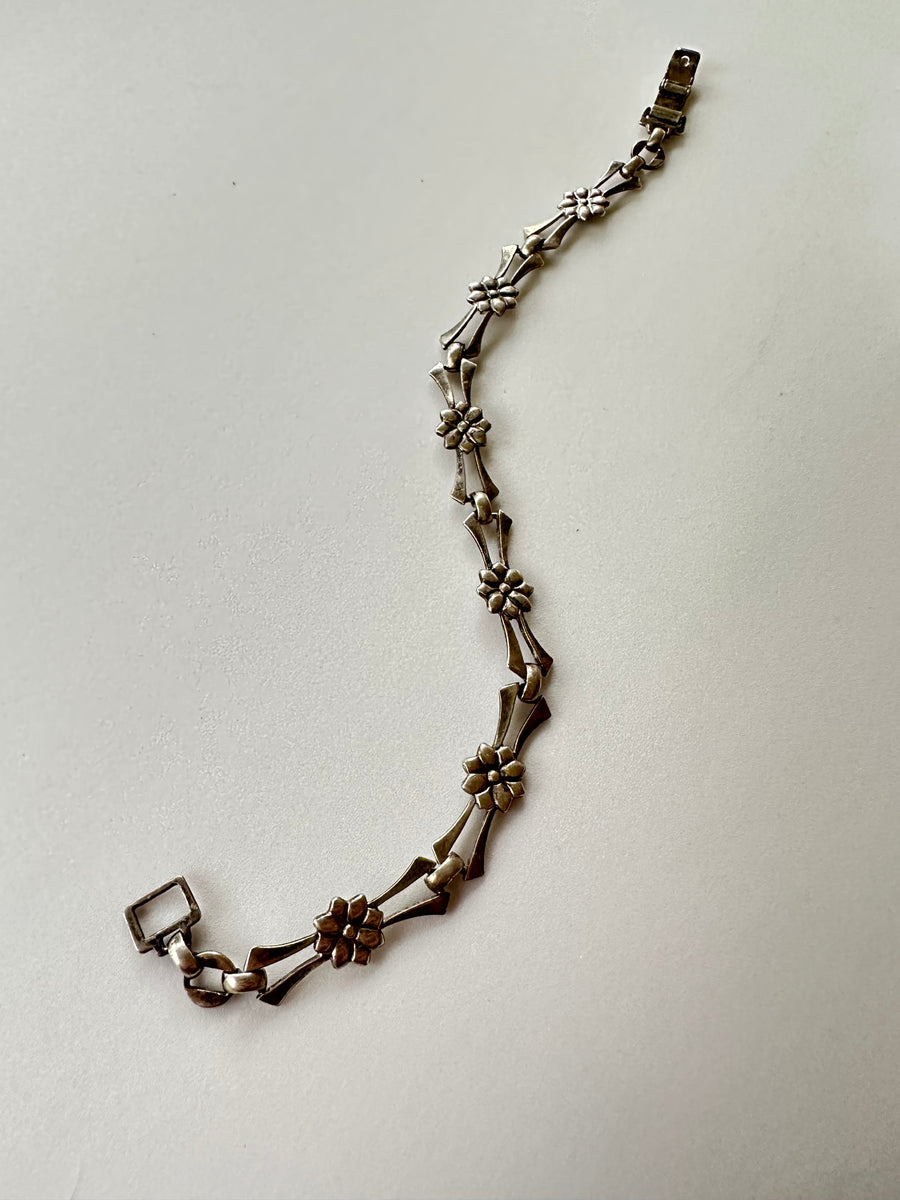 Maude Silver Linked Flower Bracelet - Stone Cooper