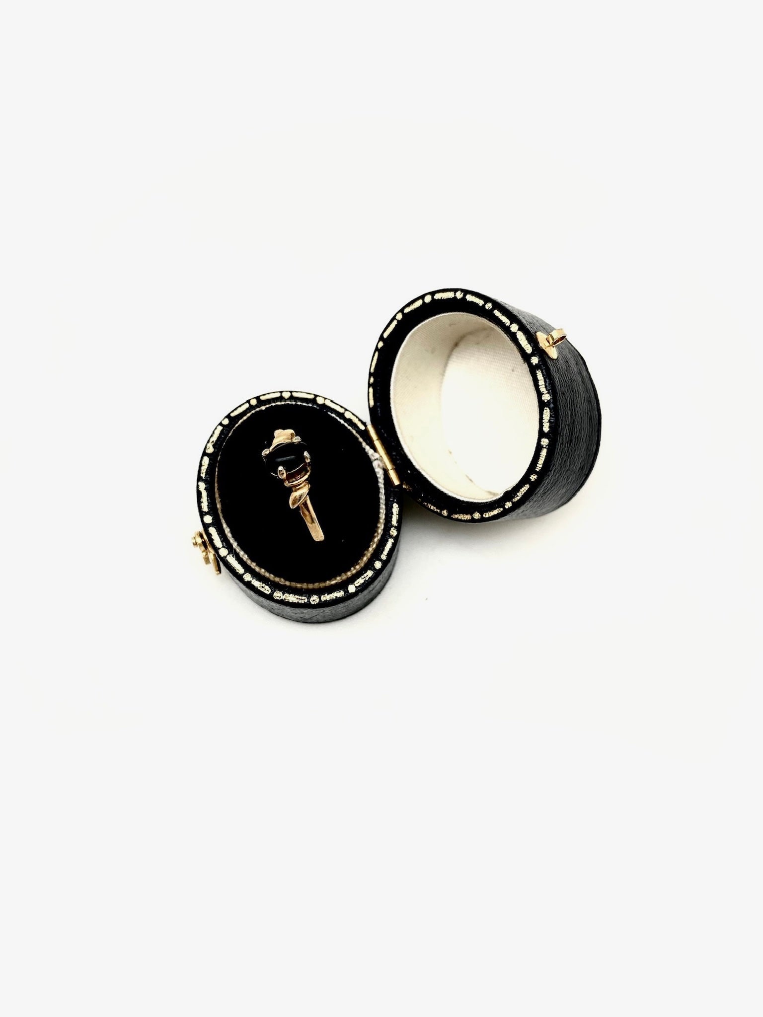 Classic Vintage Onyx 14K Ring (5) - Stone Cooper