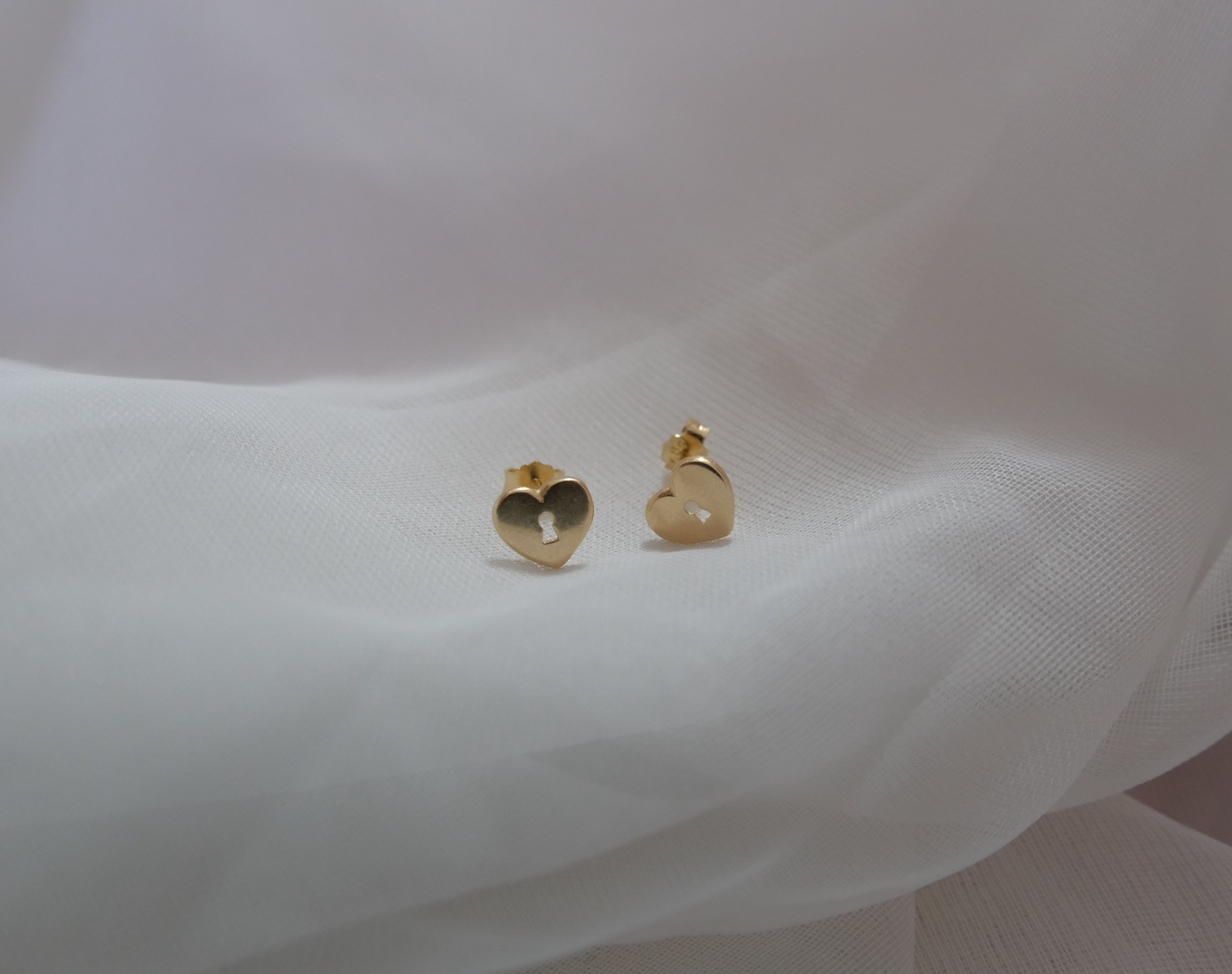 Darla Heart Keyhole 14K Gold Studs - Stone Cooper