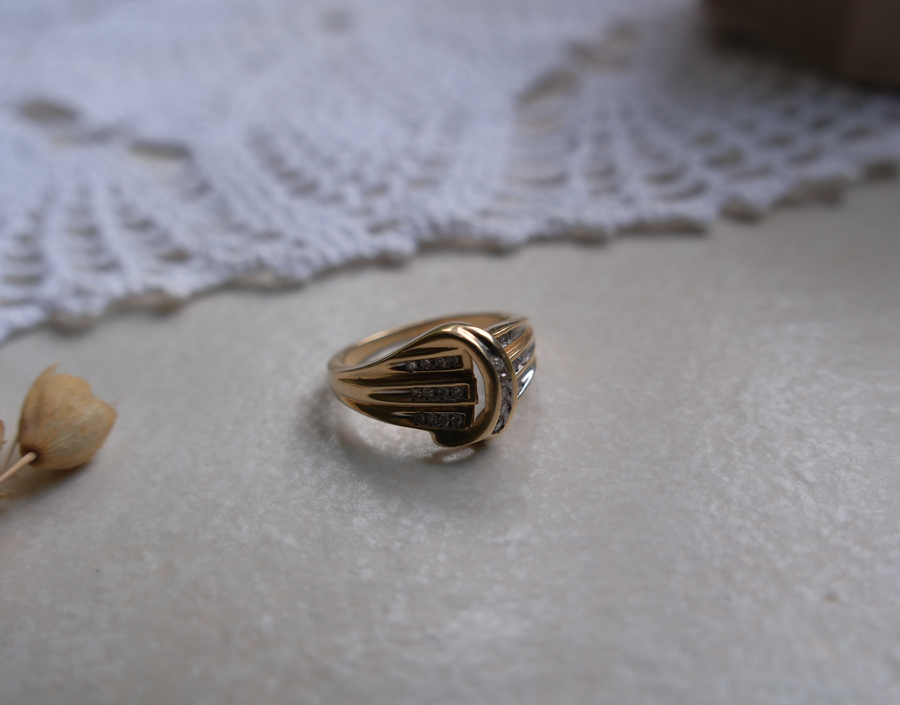 10K Diamond Buckle Ring (6.5)