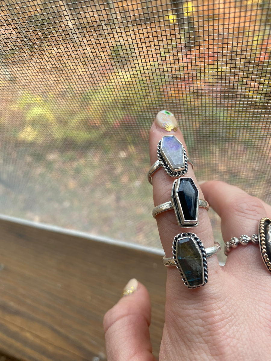 Transcendant Ring (Onyx, Labradorite or Moonstone) - Stone Cooper
