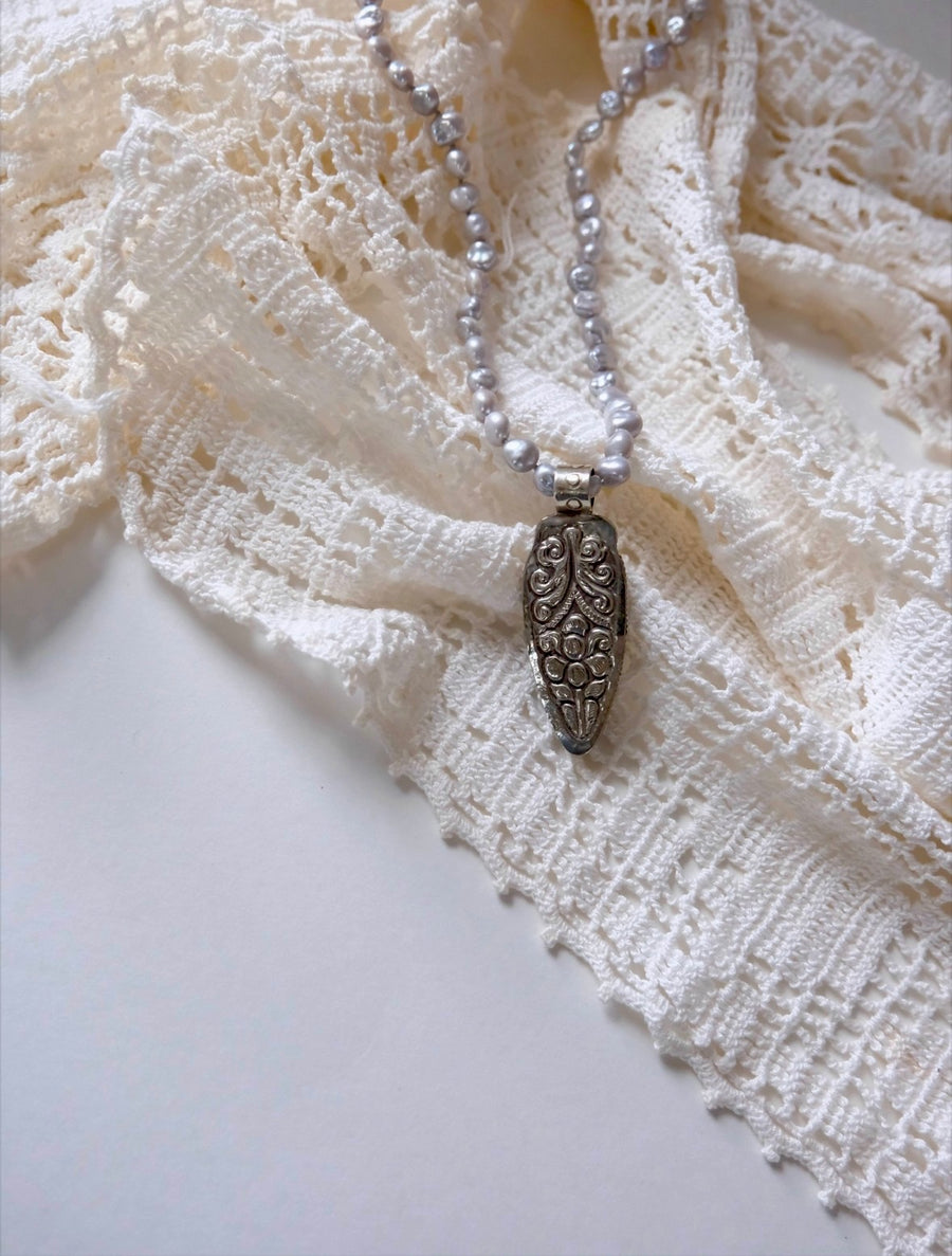 Pearl Onyx Arrowhead Necklace - Stone Cooper