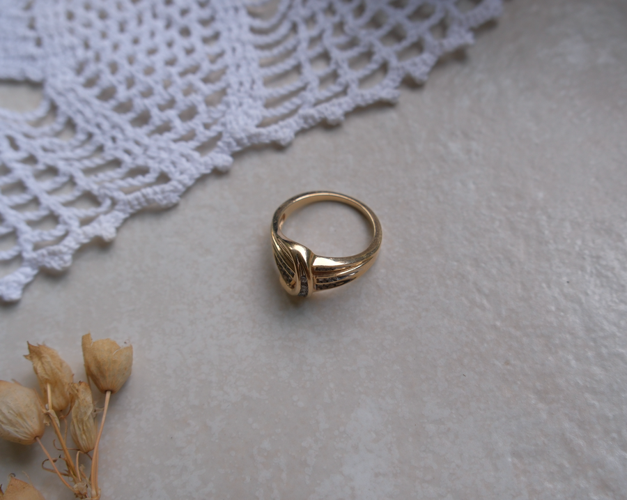 10K Diamond Buckle Ring (6.5)