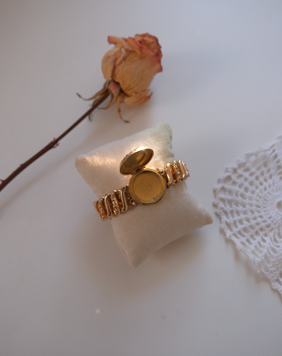 H.N. Antique Sweetheart Expansion Locket Bracelet