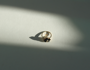 Vintage Onyx, 10K Yellow Gold Flower Ring (4.5) - Stone Cooper