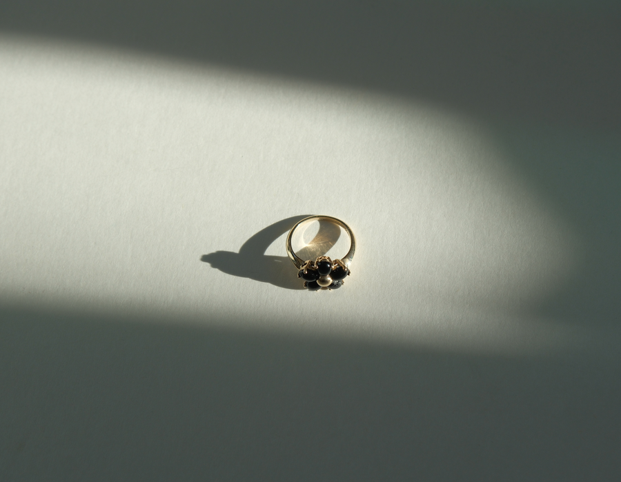 Vintage Onyx, 10K Yellow Gold Flower Ring (4.5) - Stone Cooper