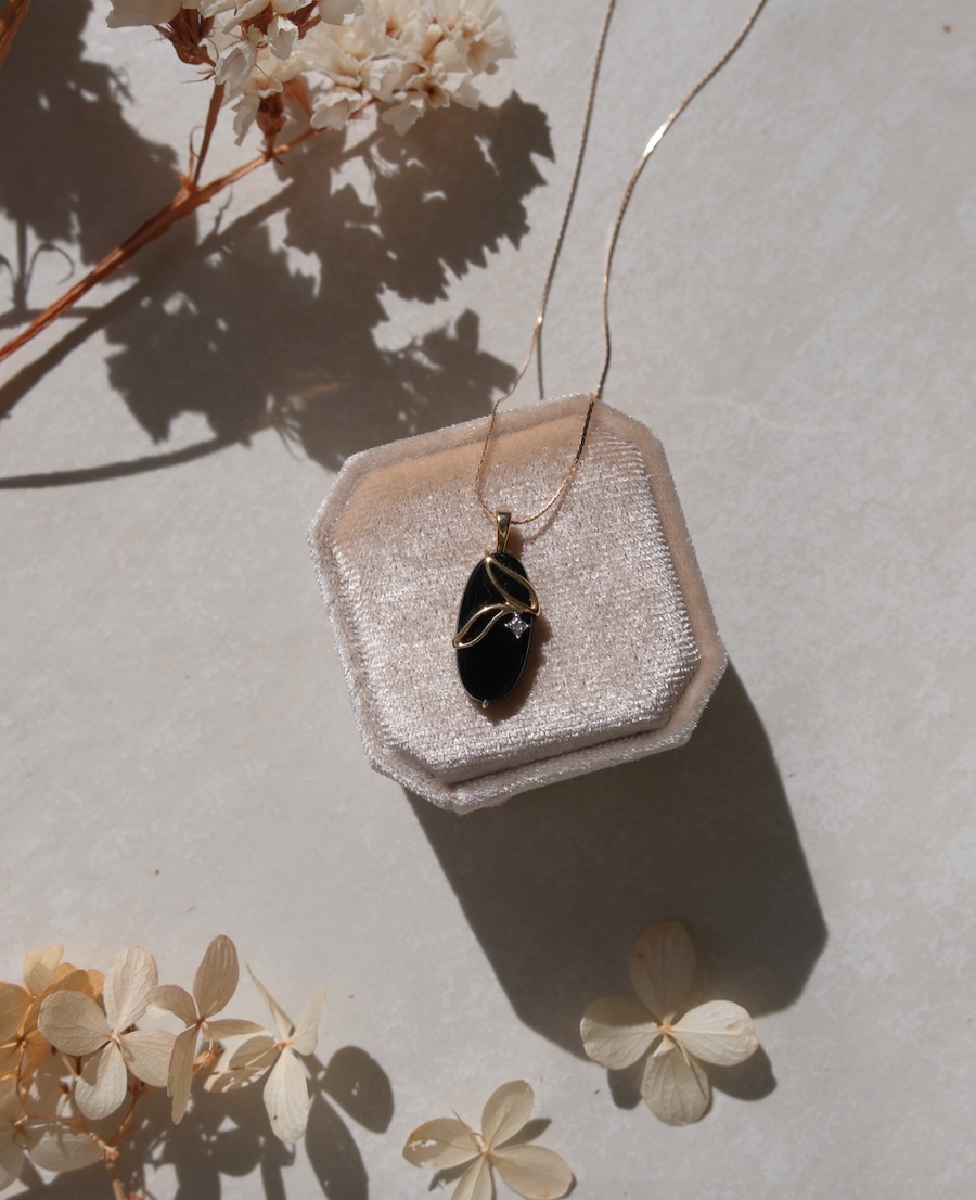 Oyra 10K Vintage Onyx and Diamond Leaf Necklace - Stone Cooper