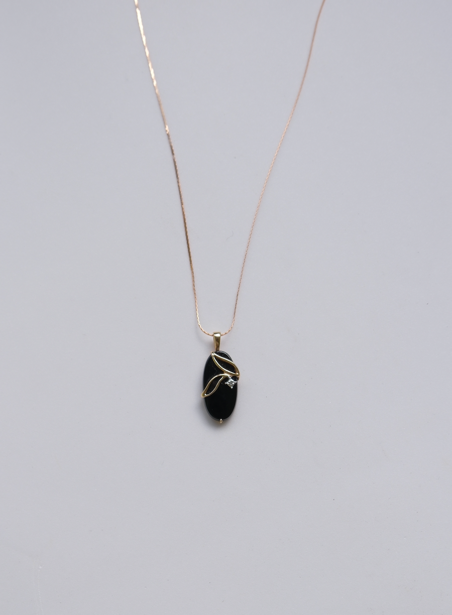 Oyra 10K Vintage Onyx and Diamond Leaf Necklace - Stone Cooper