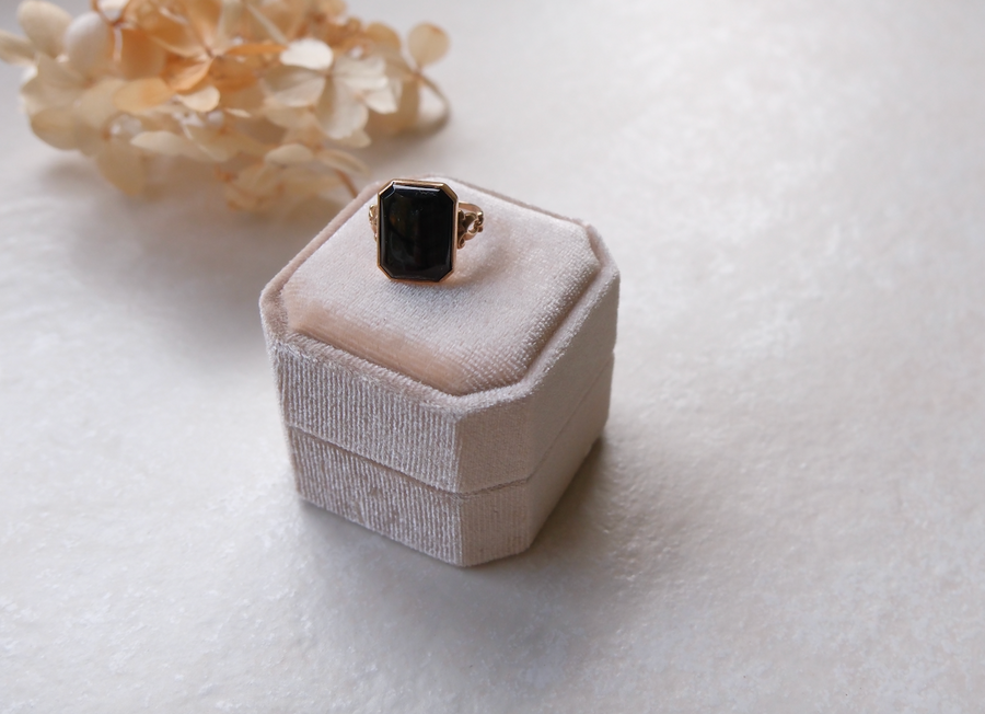 10K Cushion-Cut Black Onyx Antique Ring (6.5)